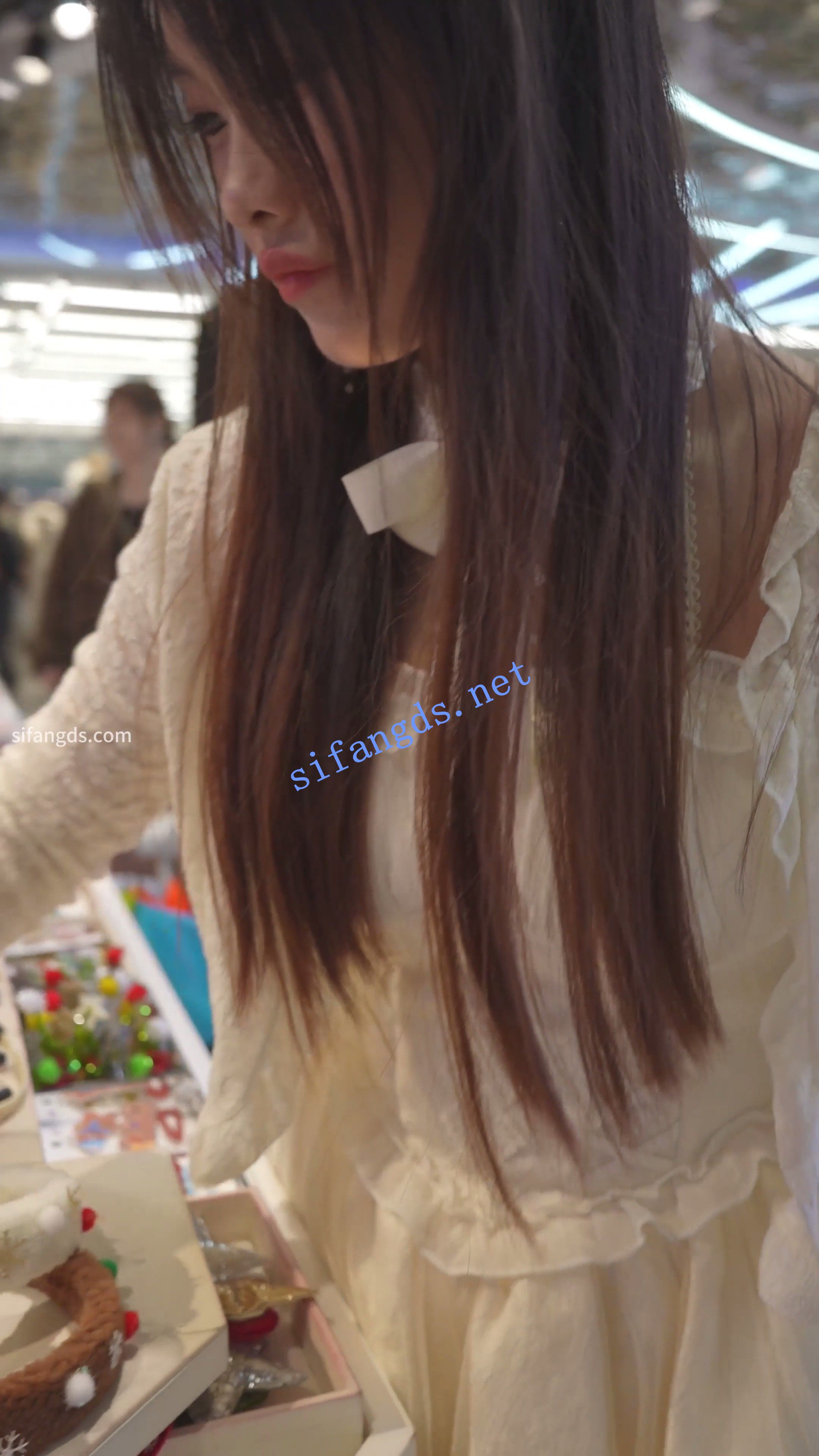 (BC-AA-573)蕾丝公主裙小姐姐弯腰..无痕内贴镜头上楼梯CD