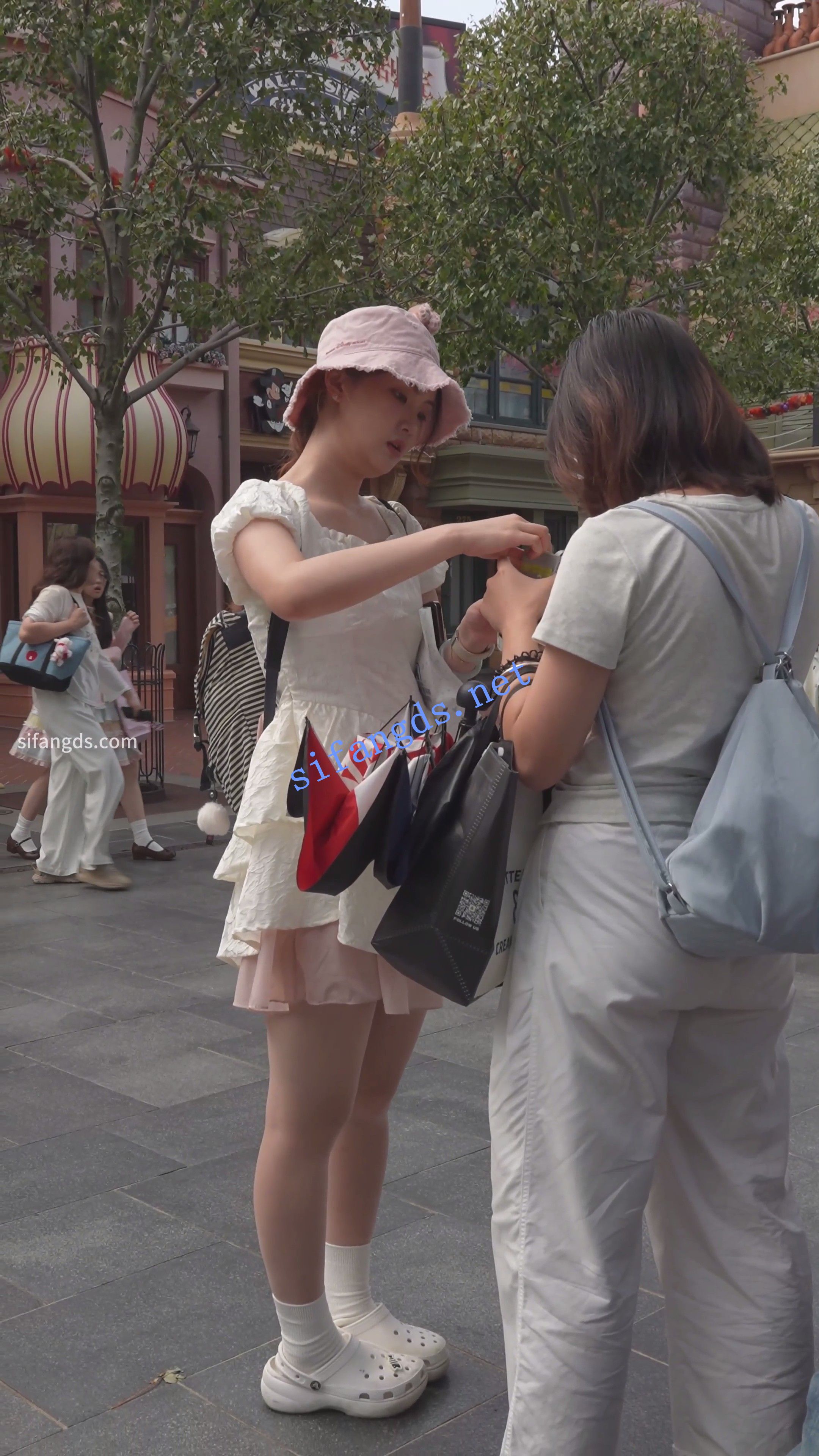 (BC-AA-575)蕾丝裙小姐姐肉色丝袜破洞了..无痕内弯腰CD