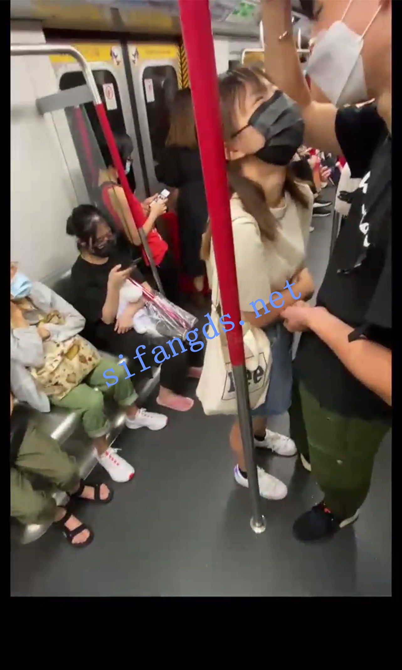 【1597系列CD】26-27地铁大神男友面前CD牛仔裙小姐姐丁字裤