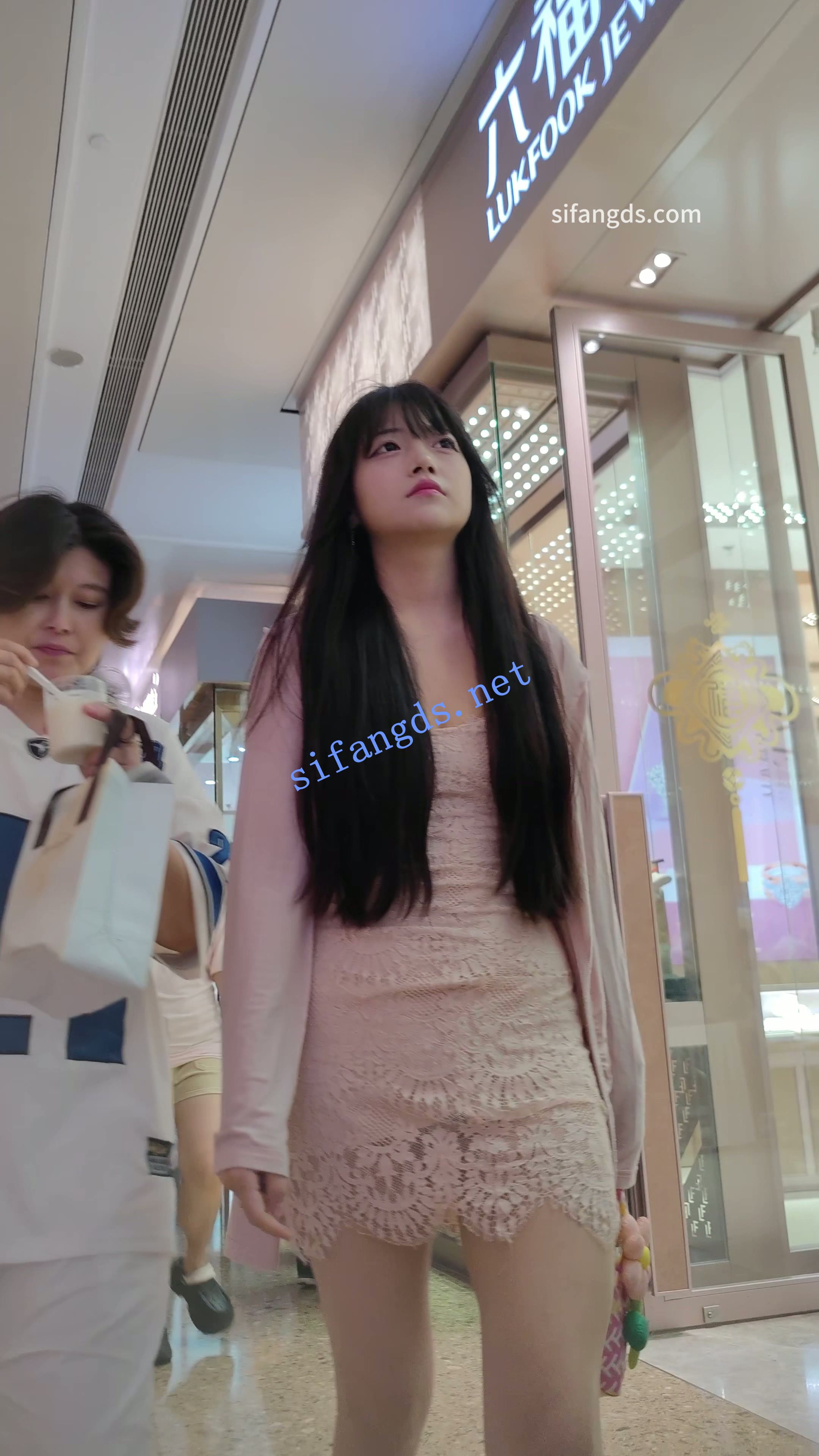 【CSCD】粉色连衣裙美女和朋友逛街，白色内内