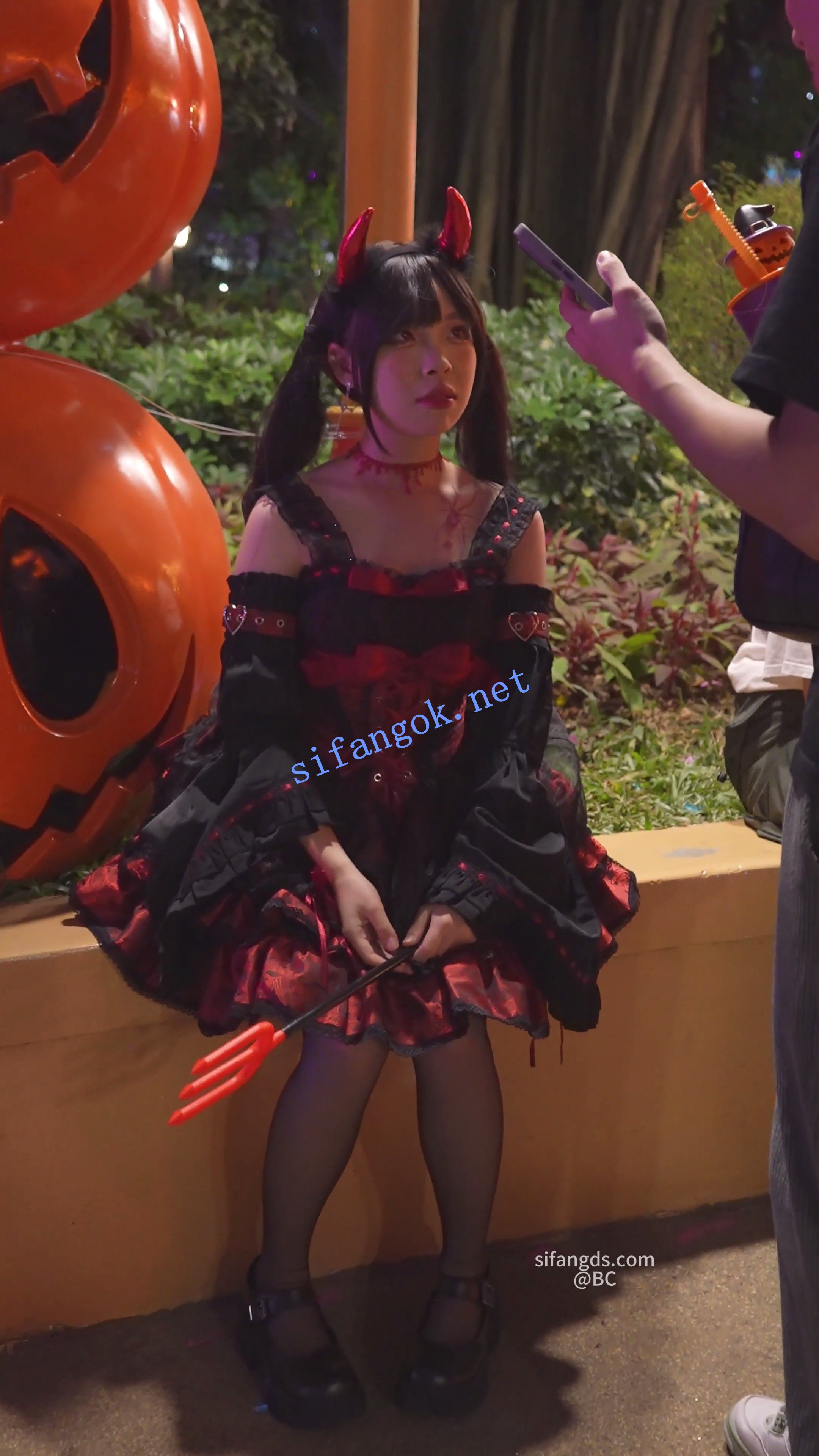 (BC-SSS-098)双马尾蕾丝裙吊带袜..和男友一起给她拍照+开闪CD