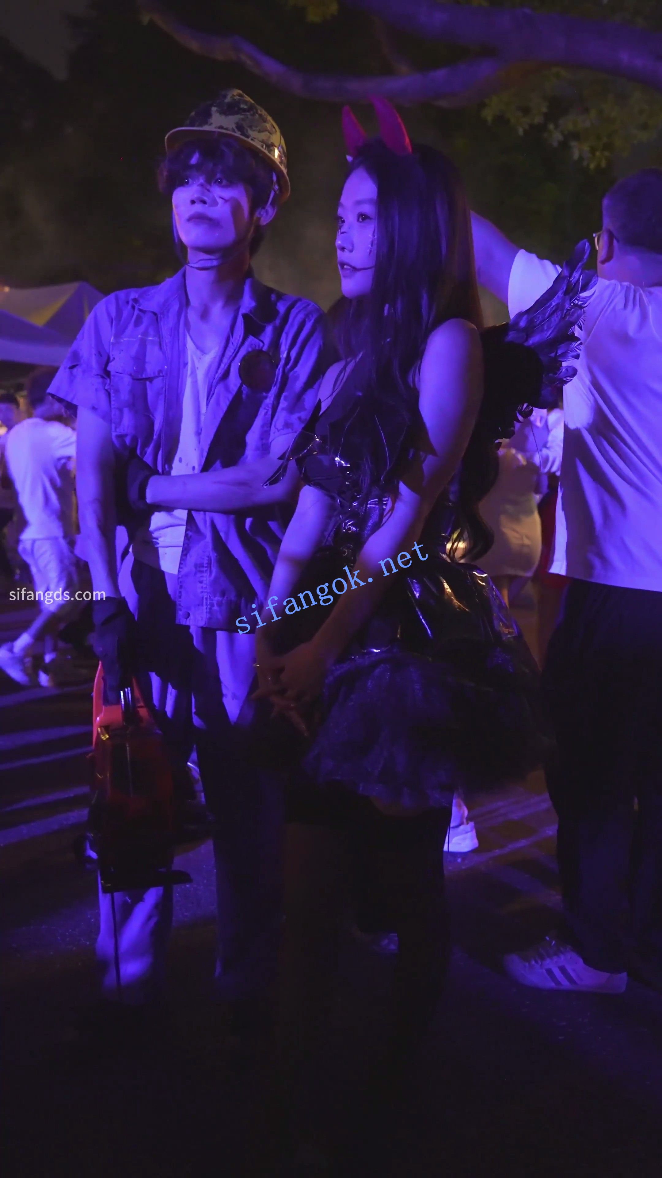 (BC-AA-611)黑丝吊带袜蕾丝裙小姐姐..逛街被开灯CD反差白内