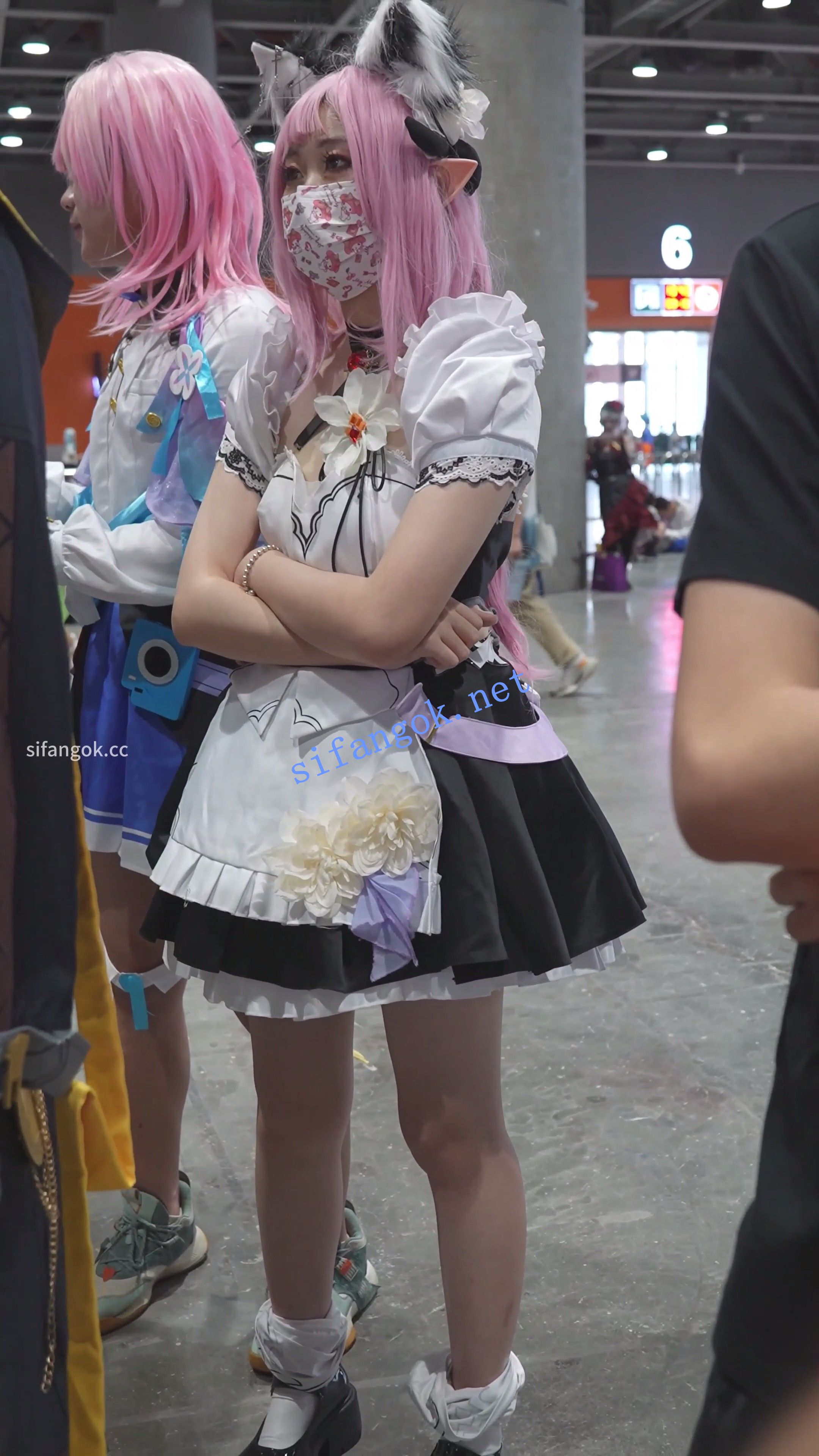 【xxn-336】两次CD粉发女仆小姐姐..第二天换了内裤继续被拍