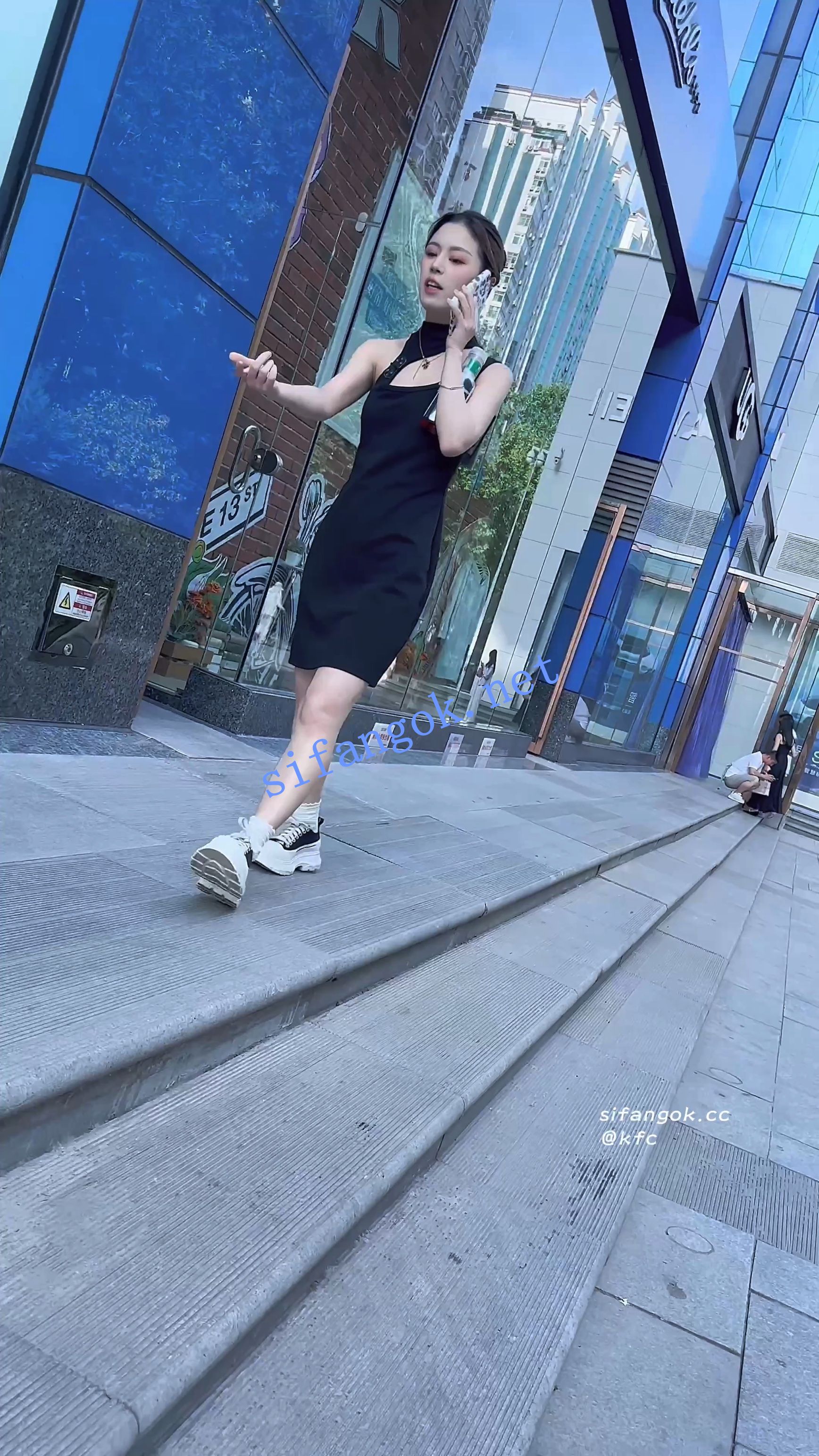 【KFC】服装店店员持续CD第三部。中午下班和男友打电话被CD