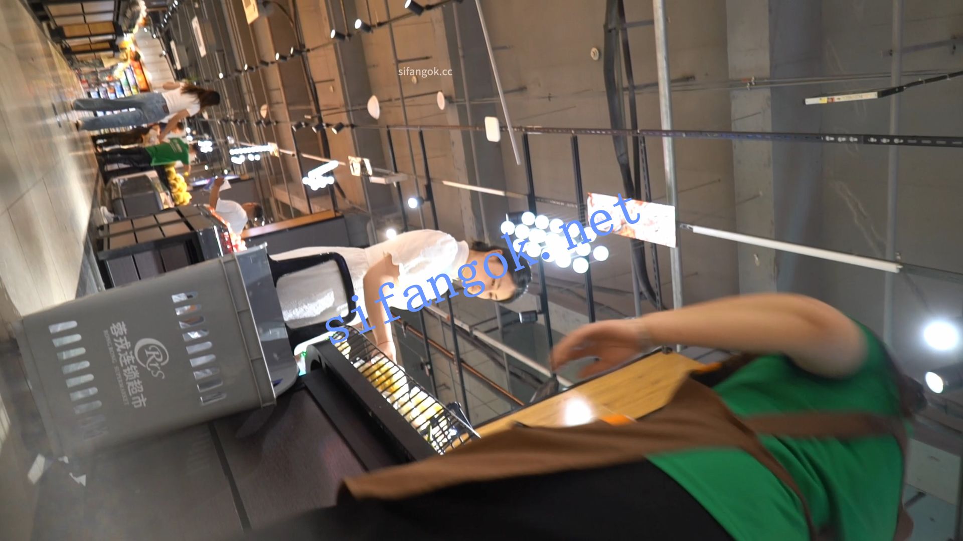 （空城原创）白裙小少妇逛超市，干净微透白N包裹肥臀