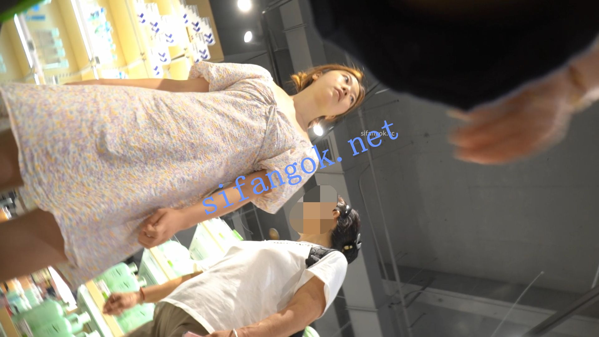 （空城原创）连衣裙小姐姐逛超市，淡黄N夹翅膀包裹翘臀