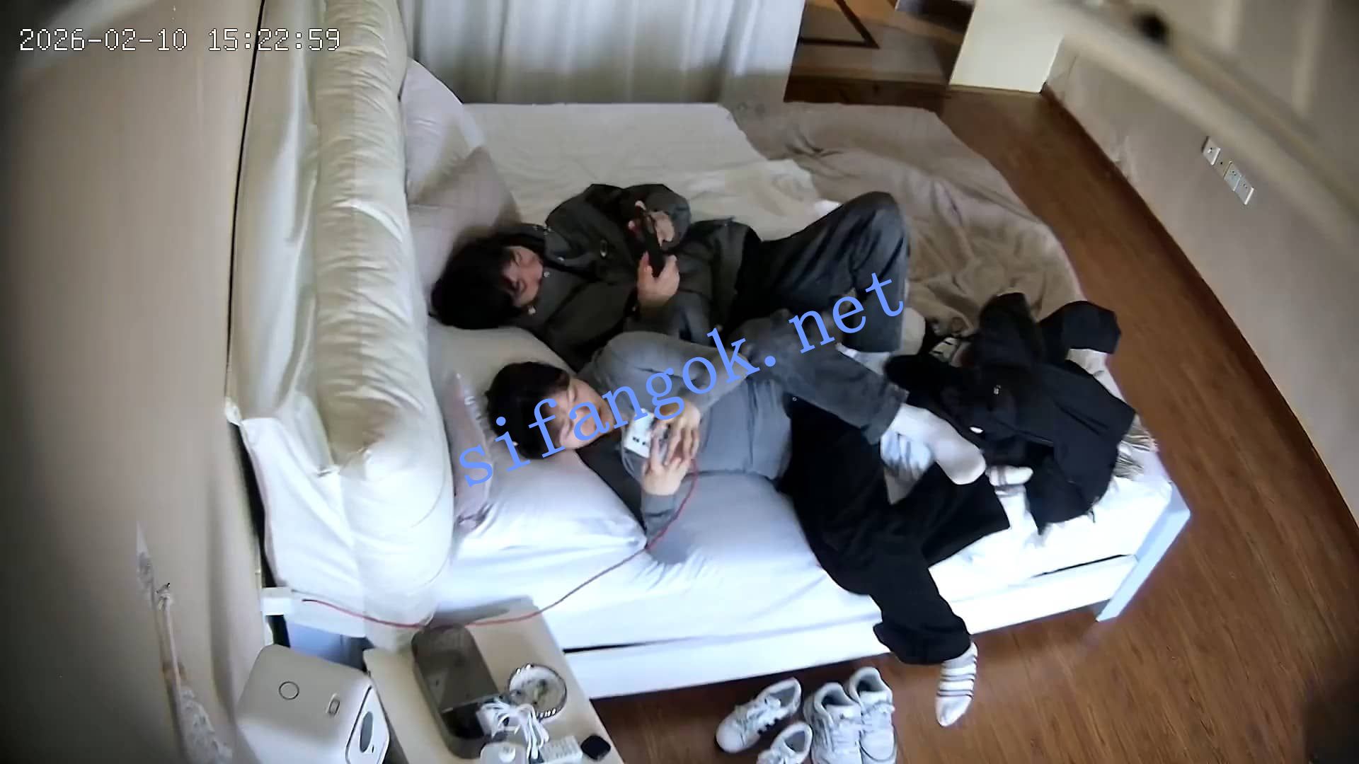 ❤️20260211❤️头戴可爱发卡的乖巧女穿上黑丝配合啪啪拍照