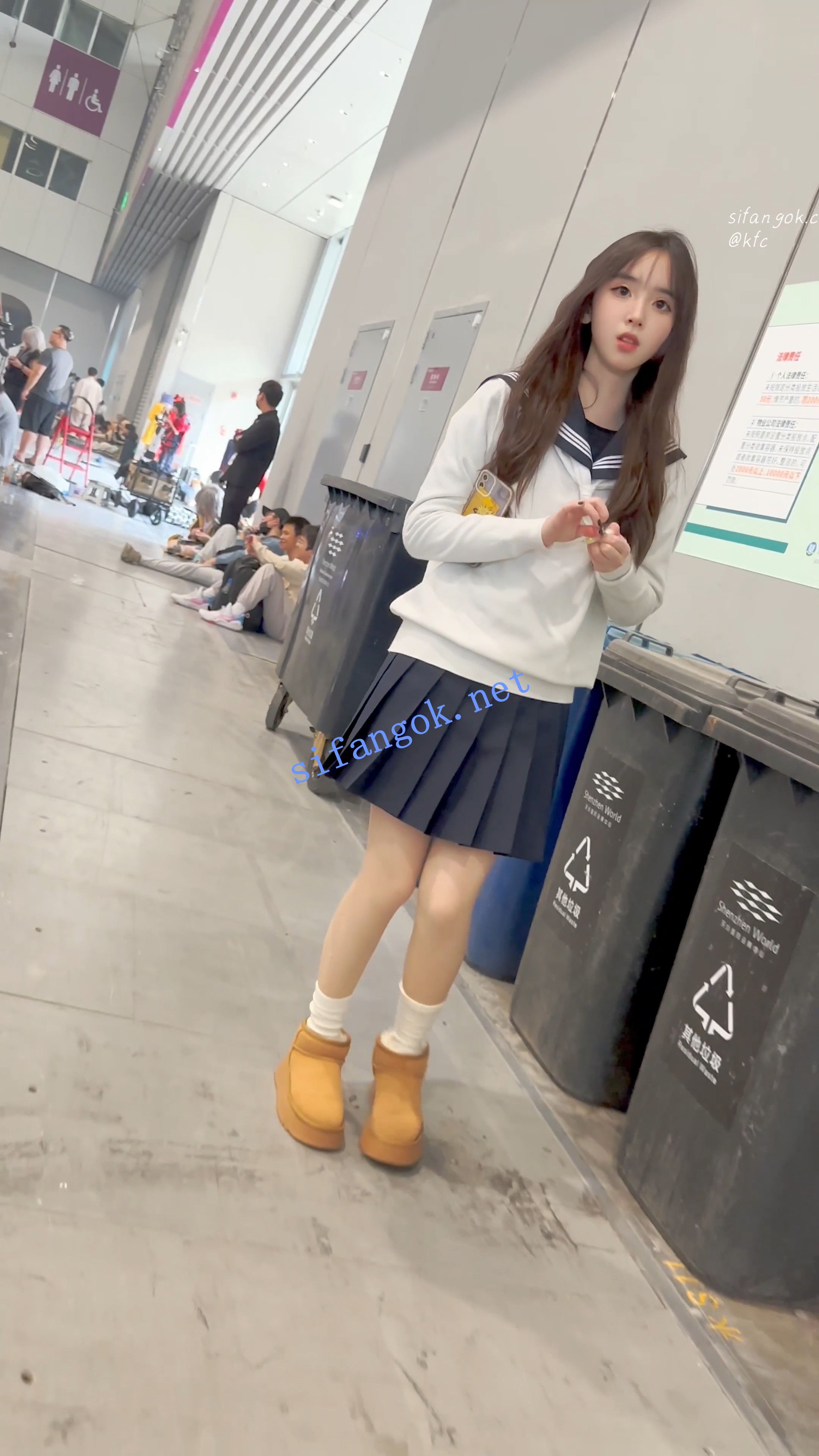 【KFC】JK制服学生妹和闺蜜逛街·肉色丝袜白色半透内内前后CD