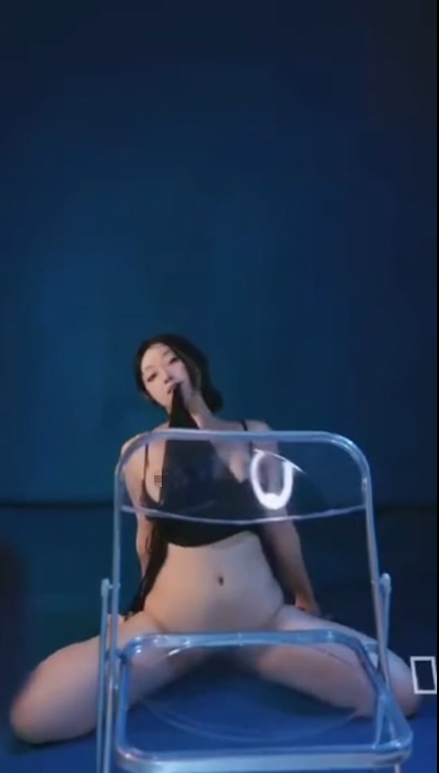 【抖音】 水水 掰逼自慰多视角裸舞5V