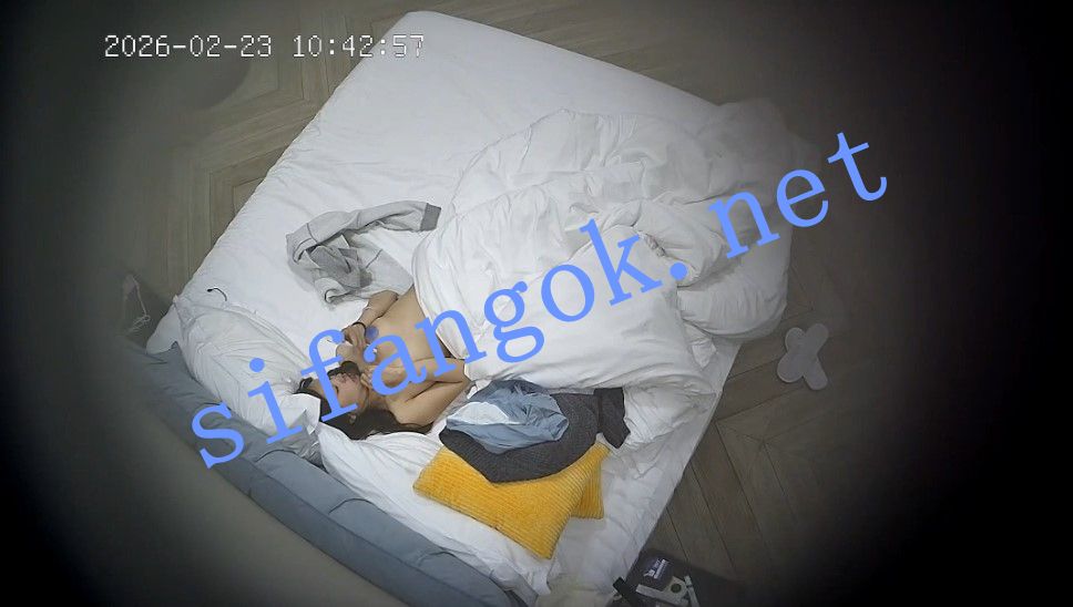 ⏪酒店偷拍⏩美臀女孩趴着撅起屁股被后入