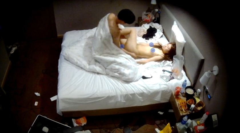 ⏪酒店偷拍⏩颜值很高的女孩被猥琐男从后面扣穴后猛操