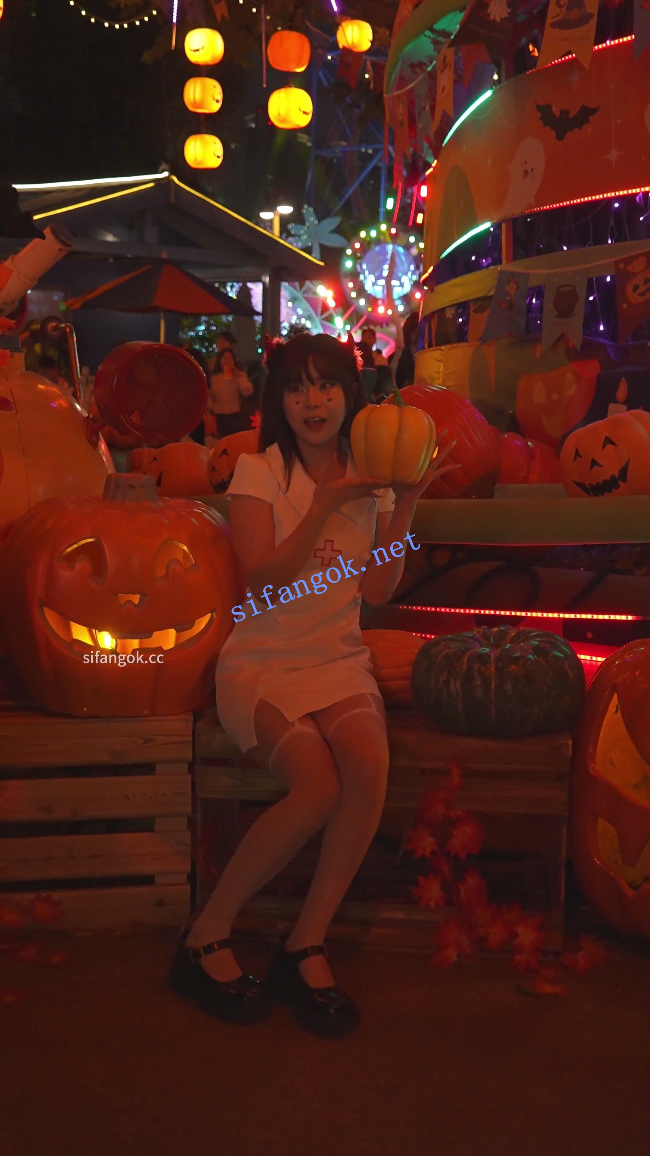 (BC-AA-656)护士服吊带白丝美女..趁乱开闪CD..白内正面露黑色