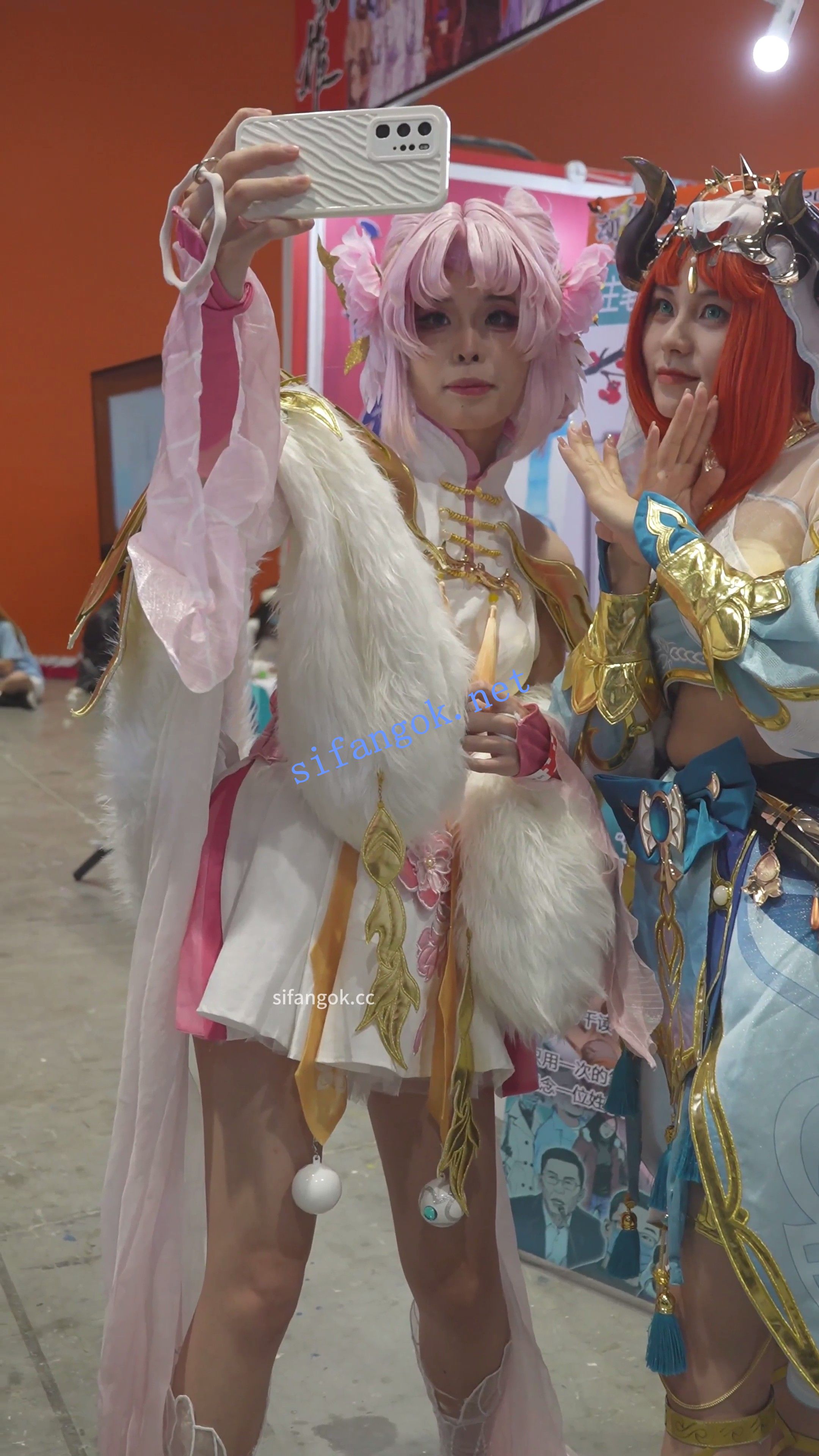 【xxn-364】极品超短露背裙cos小姐姐..窄内带翅膀屁股有点黑