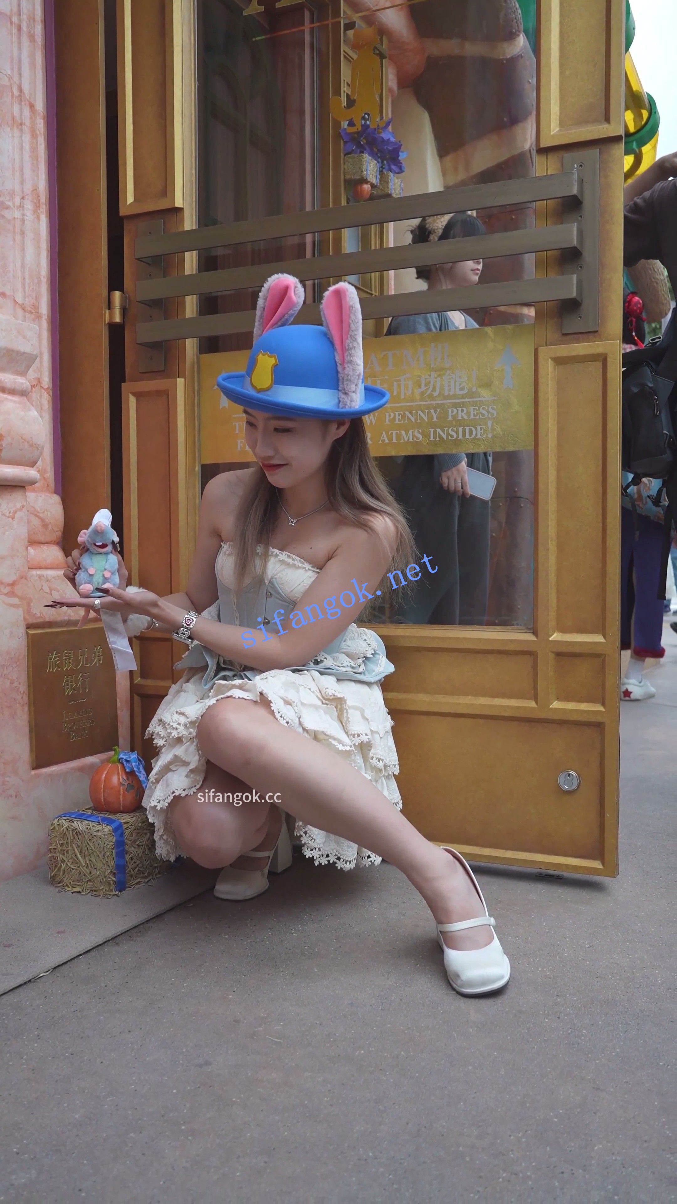 (BC-AA-658)公主裙小姐姐拍照走光..抄底浅黄内夹出13缝