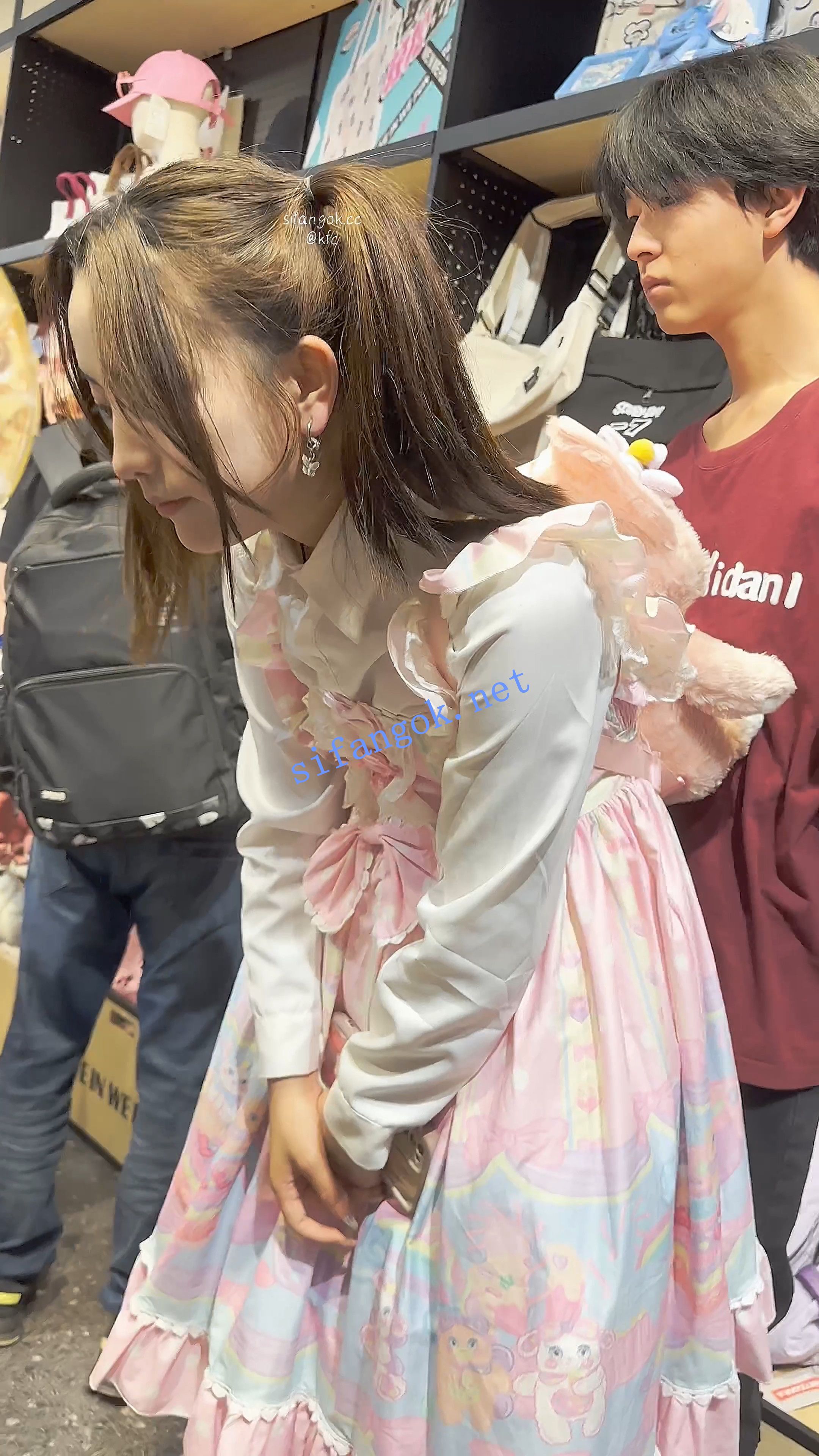 【KFC】双马尾洛丽塔学生妹·撒娇求男友买礼物·内内穿肉丝外