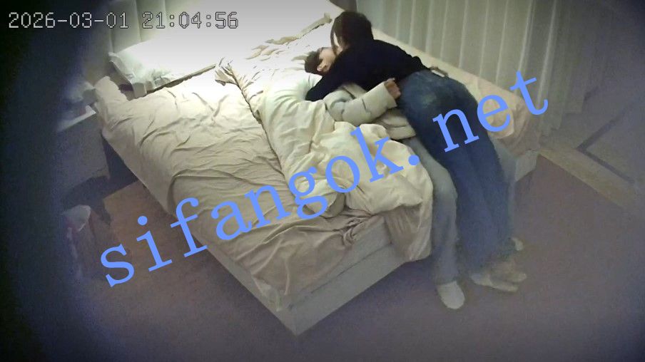 ⏪酒店偷拍⏩牛仔裤美女被男友带到酒店操小穴