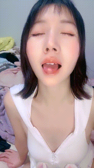 ️清纯短发气质女神【小猫有猫病】美鲍一线天~道具自慰!