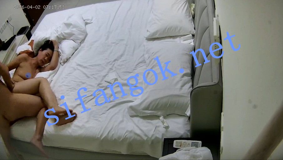 ⏪酒店偷拍⏩大波浪少妇女上位帮助男人排精