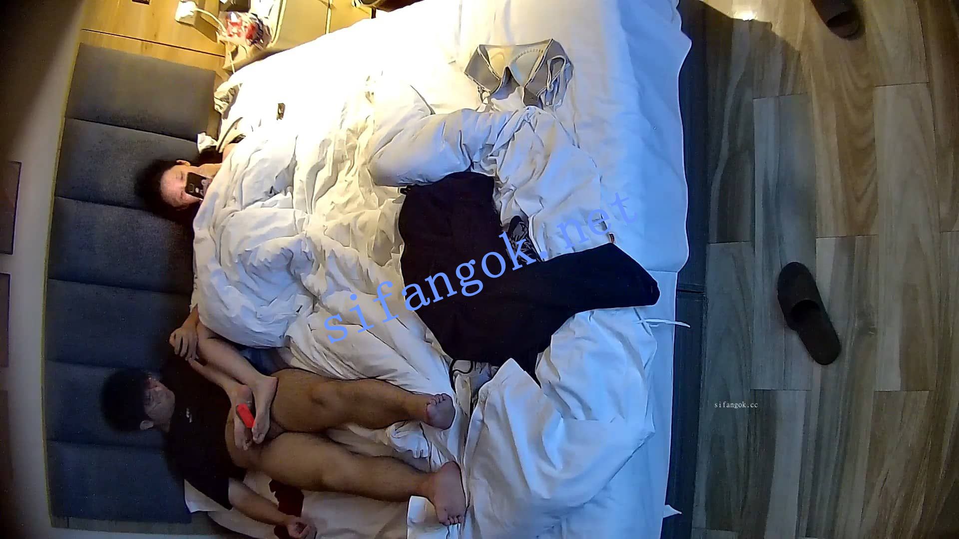 ❤️20260411❤️甜美女友用嫩脚逗弄男友JJ被男友按床头挺入