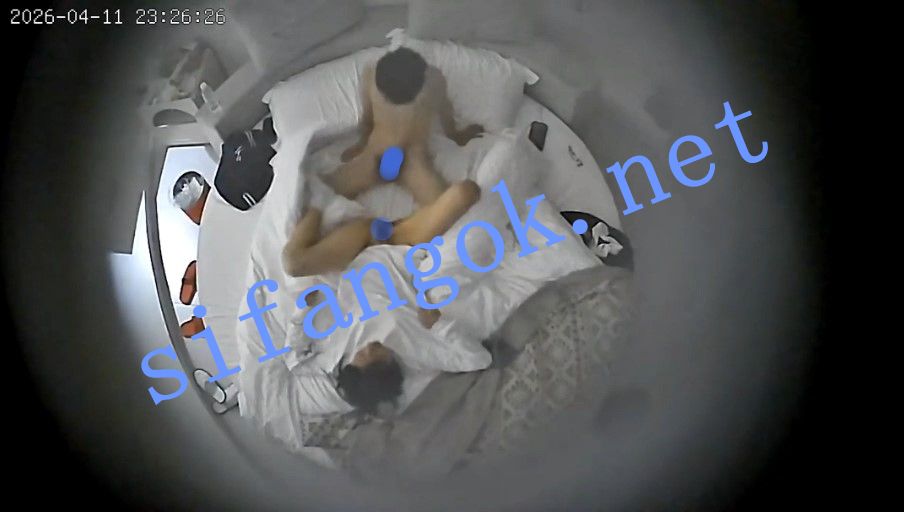 ⏪酒店偷拍⏩小白袜女大双腿分开任由男友抽插