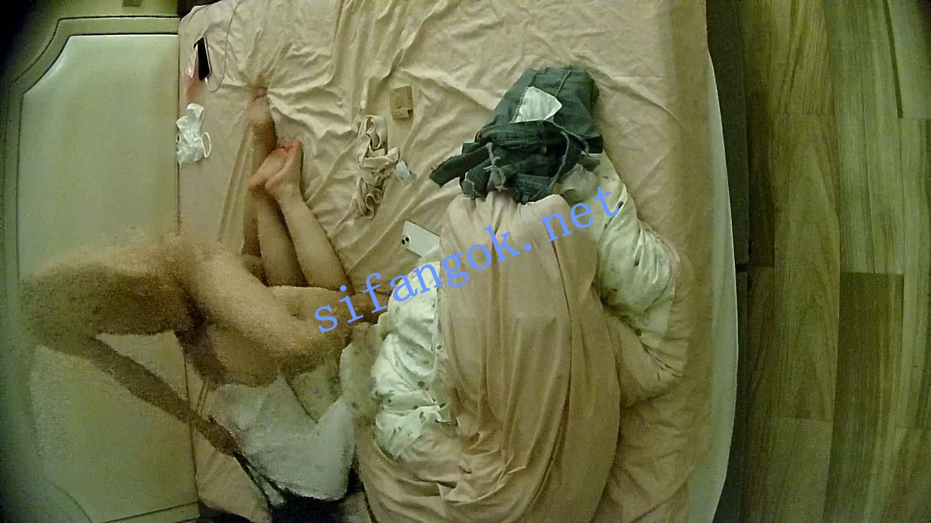 ❤️20260414❤️可爱女打完游戏后撅着屁股等男友皮带锁喉操