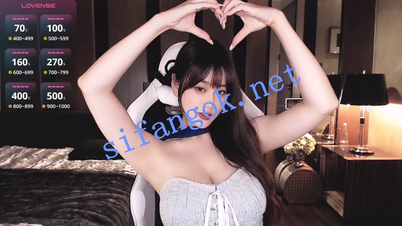 ❤️stripchat【Aurora_-77】人气女神~巨乳~丁字裤勒穴跳蛋自慰~