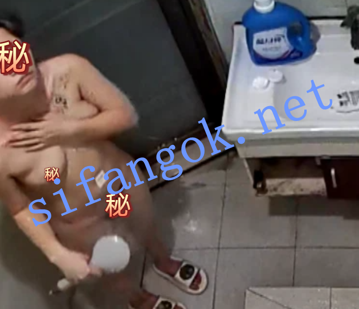 【木马原创】偷拍高颜值短发厌世脸极品身材街舞老师洗澡1