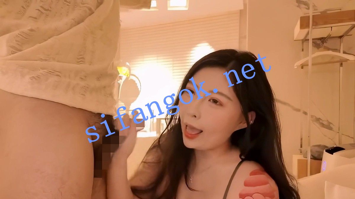 台湾新晋巨乳肉臀骚浪极品性感网红福利姬花花宝贝合集