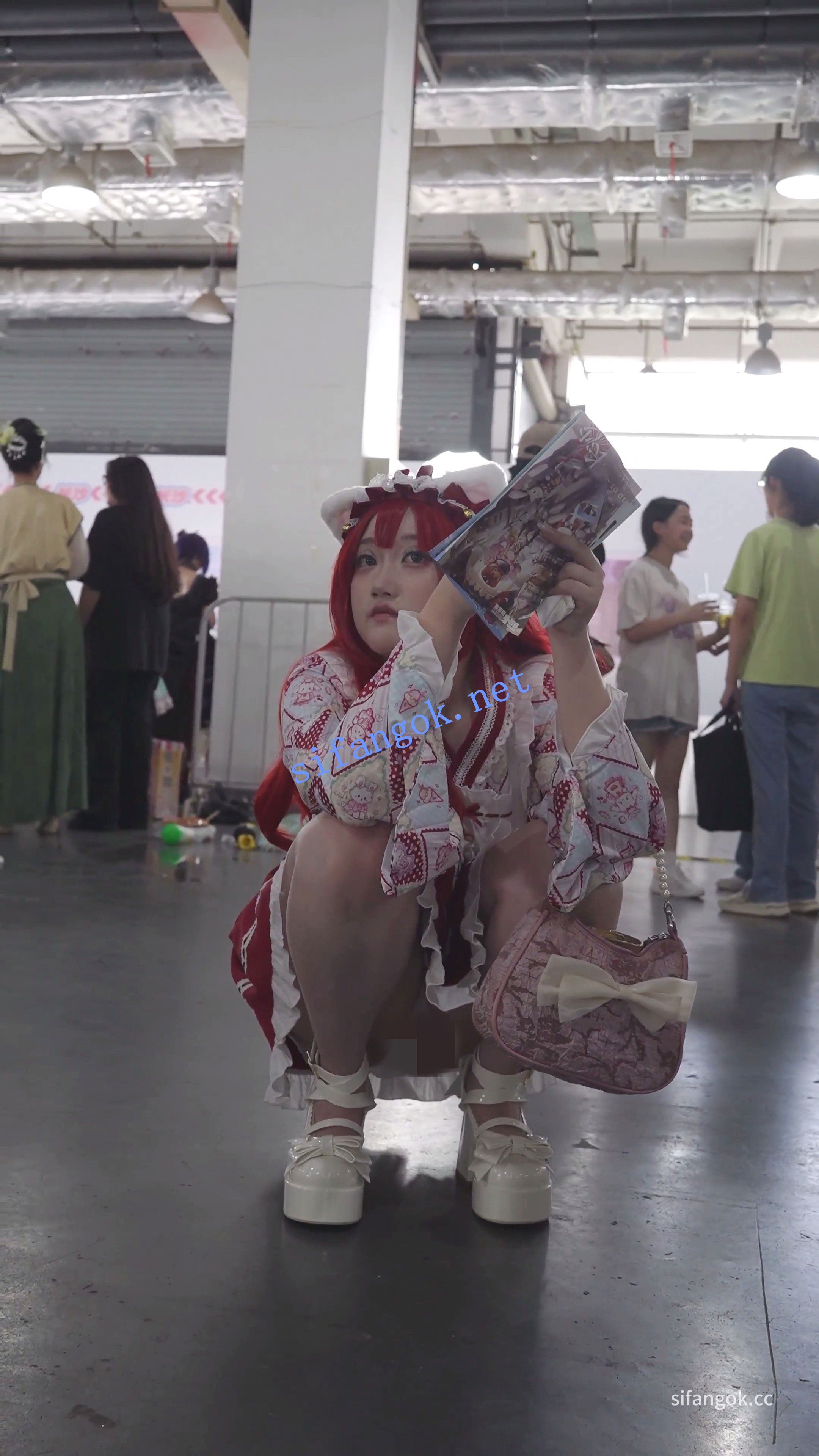 (BC-AA-673)猫耳女仆小姐姐蹲下走光..低角度CD蹲下内裤贴镜头