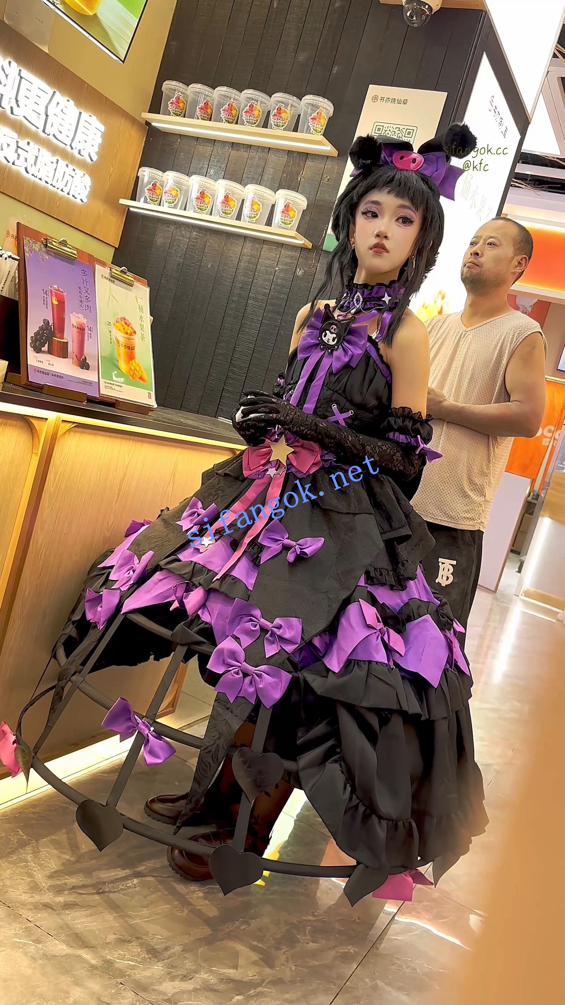 【KFC】嫩妹库洛米洛丽塔裙·画了精致的妆·过膝黑丝蓝窄内CD